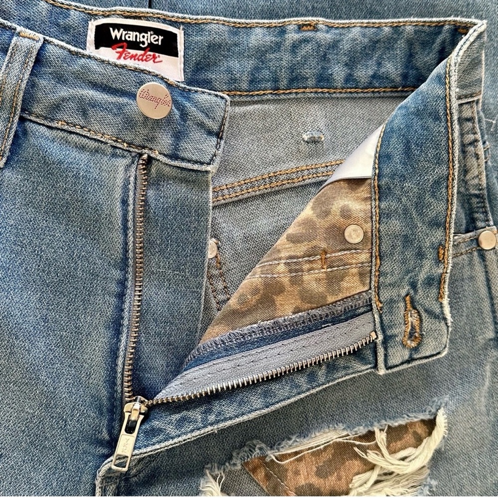 Wrangler x Fender Limited Edition Distressed Leopard Print Mom Jeans W26‎ L28